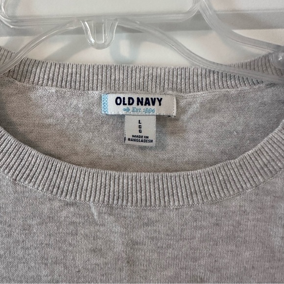 Size L grey Old Navy sweater with the monogram J - Picture 3 of 5